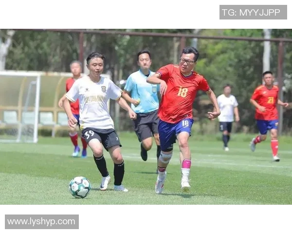 梅州客家主场激战强敌聚焦绿茵争锋展现团队精神与足球魅力