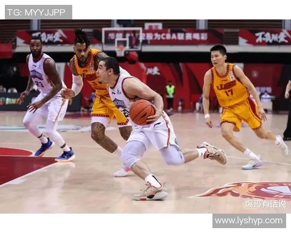 篮球明星逆袭之路：从草根到巨星的奋斗与荣耀