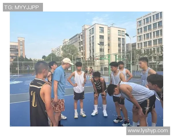 聚焦篮球运动员职业成长与赛场表现的全景式深度解析研究视角呈现